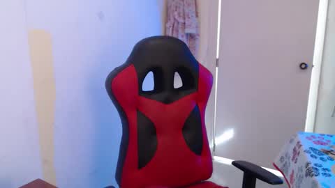 Snapshot of maxinesex_ chatting on 02-06-26, 01:47 maxinesex_ online show from 02-06-26, 01:47