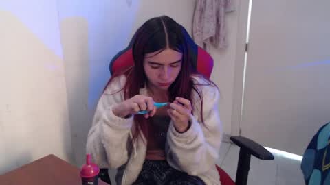 Snapshot of maxinesex_ chatting on 06-23-26, 03:32 maxinesex_ online show from 06-23-26, 03:32