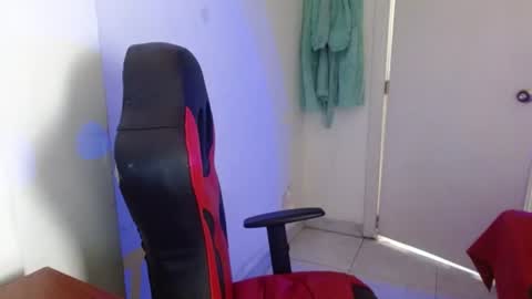 Snapshot of maxinesex_ chatting on 07-31-26, 01:43 maxinesex_ online show from 07-31-26, 01:43