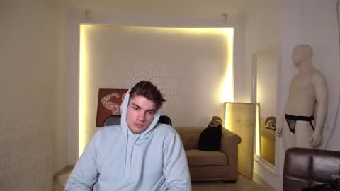 Snapshot of maxkaiden chatting on 02-14-25, 09:24 MaxKaiden online show from 02-14-25, 09:24