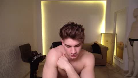 Snapshot of maxkaiden chatting on 02-21-25, 11:44 MaxKaiden online show from 02-21-25, 11:44