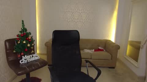 MaxKaiden online show from 12-22-25, 05:43