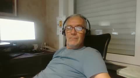 Snapshot of maxou569 chatting on 10-15-25, 08:36 maxou569 online show from 10-15-25, 08:36