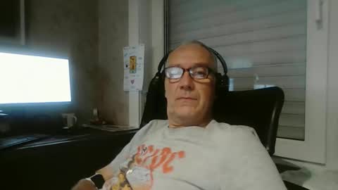 Snapshot of maxou569 chatting on 10-20-25, 07:20 maxou569 online show from 10-20-25, 07:20