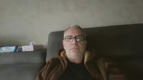 Snapshot of maxou569 chatting on 01-12-26, 01:38 maxou569 online show from 01-12-26, 01:38