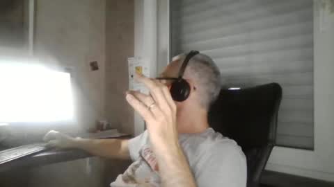 Snapshot of maxou569 chatting on 06-22-26, 10:12 maxou569 online show from 06-22-26, 10:12