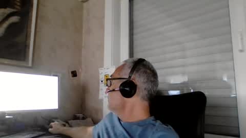 Snapshot of maxou569 chatting on 07-29-26, 07:17 maxou569 online show from 07-29-26, 07:17