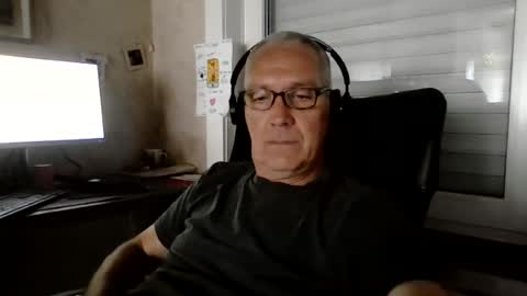 Snapshot of maxou569 chatting on 08-03-26, 08:57 maxou569 online show from 08-03-26, 08:57