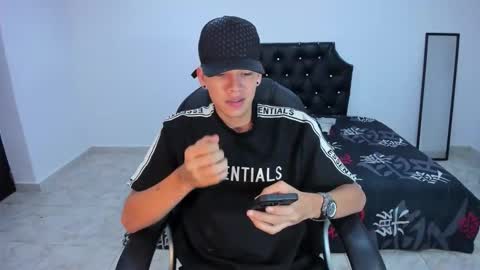 Snapshot of maxthomson_boy chatting on 10-07-25, 08:39 MaxThomson online show from 10-07-25, 08:39