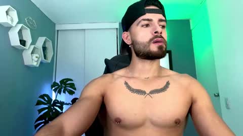 Snapshot of maxtowers chatting on 10-31-25, 01:28 Maxi online show from 10-31-25, 01:28