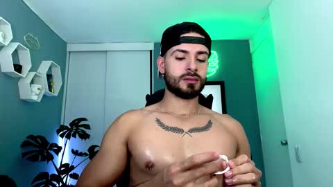 Snapshot of maxtowers chatting on 11-13-25, 10:52 Maxi online show from 11-13-25, 10:52