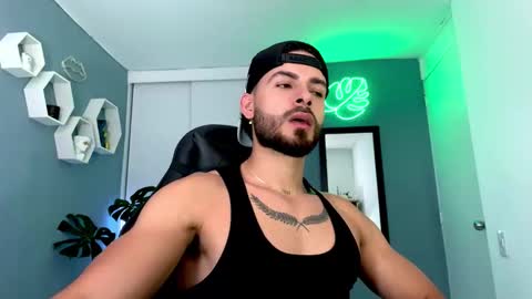 Snapshot of maxtowers chatting on 11-15-25, 09:43 Maxi online show from 11-15-25, 09:43