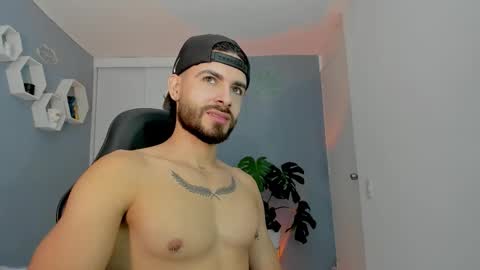 Snapshot of maxtowers chatting on 02-15-26, 11:12 Maxi online show from 02-15-26, 11:12