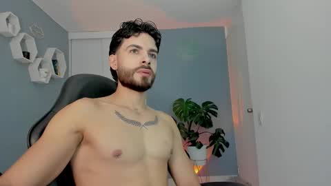 Snapshot of maxtowers chatting on 02-18-26, 02:40 Maxi online show from 02-18-26, 02:40