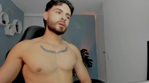 Snapshot of maxtowers chatting on 03-12-26, 11:55 Maxi online show from 03-12-26, 11:55