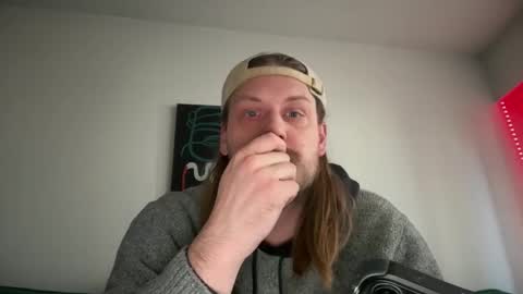 Snapshot of maxwatts95 chatting on 04-05-26, 08:50 Max Watts online show from 04-05-26, 08:50