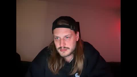 Snapshot of maxwatts95 chatting on 05-11-26, 03:23 Max Watts online show from 05-11-26, 03:23