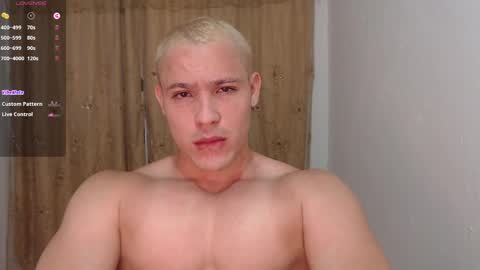 Snapshot of maxwel949813 chatting on 02-27-25, 04:32 Max online show from 02-27-25, 04:32