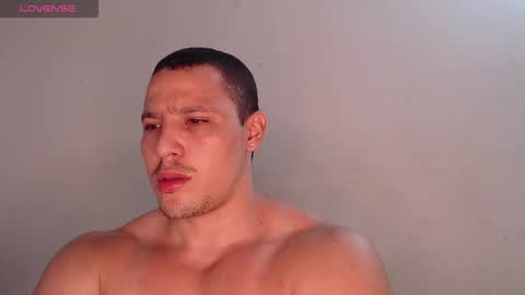 Snapshot of maxwel949813 chatting on 09-22-25, 02:41 Max online show from 09-22-25, 02:41