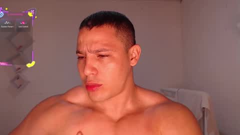 Snapshot of maxwel949813 chatting on 10-04-25, 02:48 Max online show from 10-04-25, 02:48