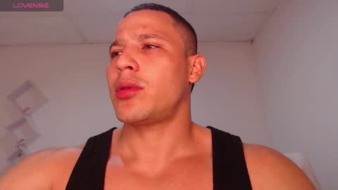 Snapshot of maxwel949813 chatting on 10-15-25, 10:32 Max online show from 10-15-25, 10:32