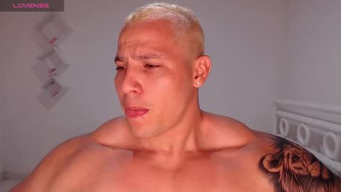 Snapshot of maxwel949813 chatting on 10-26-25, 03:56 Max online show from 10-26-25, 03:56