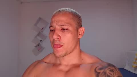 Snapshot of maxwel949813 chatting on 01-11-26, 02:38 Max online show from 01-11-26, 02:38