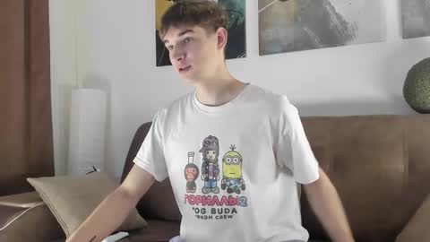 Snapshot of maxwellchik chatting on 09-19-25, 04:40 maxwellchik online show from 09-19-25, 04:40