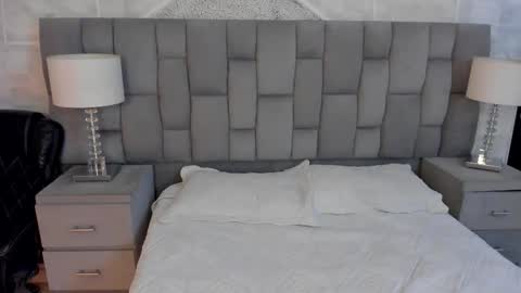 Maxine Minx online show from 10-29-25, 05:31