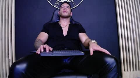 Snapshot of maxxxpowerful chatting on 12-12-24, 03:21 maxxxpowerful online show from 12-12-24, 03:21