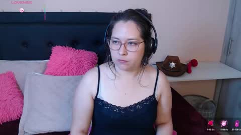 Snapshot of may_bloom chatting on 09-25-25, 11:41 May online show from 09-25-25, 11:41