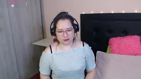 Snapshot of may_bloom chatting on 09-26-25, 07:51 May online show from 09-26-25, 07:51