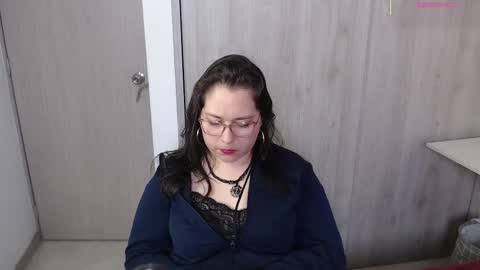 Snapshot of may_bloom chatting on 09-29-25, 10:25 May online show from 09-29-25, 10:25