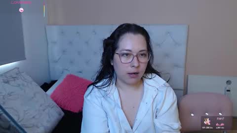 Snapshot of may_bloom chatting on 01-06-26, 07:39 May online show from 01-06-26, 07:39