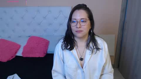 Snapshot of may_bloom chatting on 01-07-26, 06:21 May online show from 01-07-26, 06:21