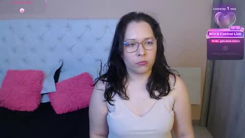 Snapshot of may_bloom chatting on 01-12-26, 08:25 May online show from 01-12-26, 08:25