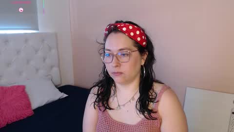 Snapshot of may_bloom chatting on 02-05-26, 06:23 May online show from 02-05-26, 06:23