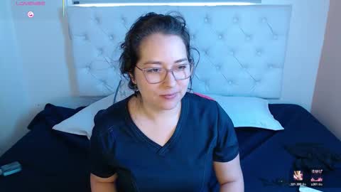 Snapshot of may_bloom chatting on 02-08-26, 08:23 May online show from 02-08-26, 08:23