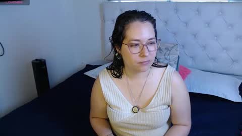 Snapshot of may_bloom chatting on 02-09-26, 10:14 May online show from 02-09-26, 10:14