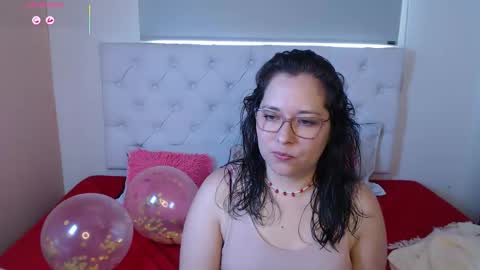 Snapshot of may_bloom chatting on 02-13-26, 07:32 May online show from 02-13-26, 07:32