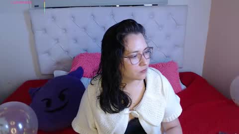 Snapshot of may_bloom chatting on 02-17-26, 11:33 May online show from 02-17-26, 11:33