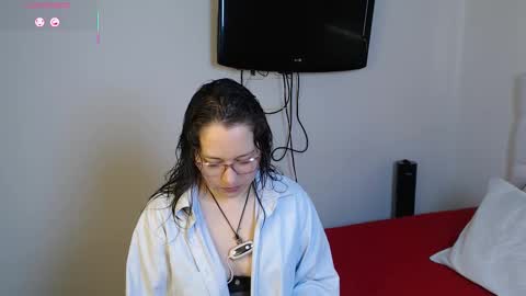 Snapshot of may_bloom chatting on 02-20-26, 06:08 May online show from 02-20-26, 06:08