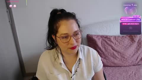 Snapshot of may_bloom chatting on 03-25-26, 08:48 May online show from 03-25-26, 08:48