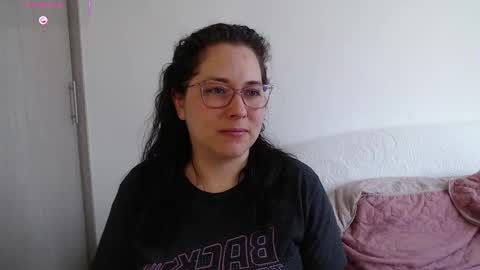 Snapshot of may_bloom chatting on 03-29-26, 05:24 May online show from 03-29-26, 05:24