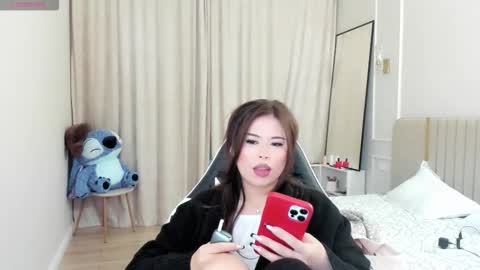 Mia online show from 09-14-25, 04:11