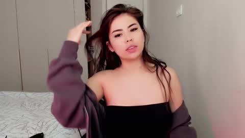 Mia online show from 03-03-26, 05:02