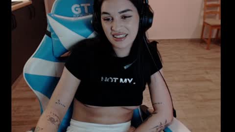 Snapshot of maya_and_guests chatting on 02-02-25, 01:02 Maya online show from 02-02-25, 01:02