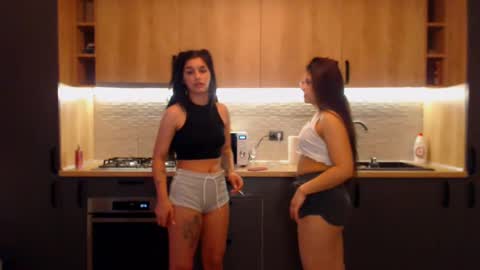 Snapshot of maya_and_guests chatting on 02-23-25, 08:11 Maya online show from 02-23-25, 08:11