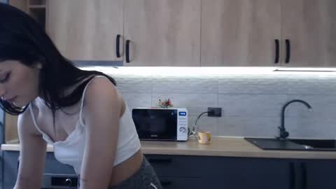 Snapshot of maya_and_guests chatting on 02-24-25, 11:10 Maya online show from 02-24-25, 11:10