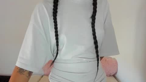 Snapshot of maya_and_guests chatting on 09-18-25, 12:51 Maya online show from 09-18-25, 12:51